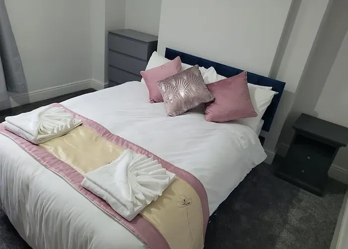 Large 5 Bedrooms In Sheffield, Near City Centre & Parks