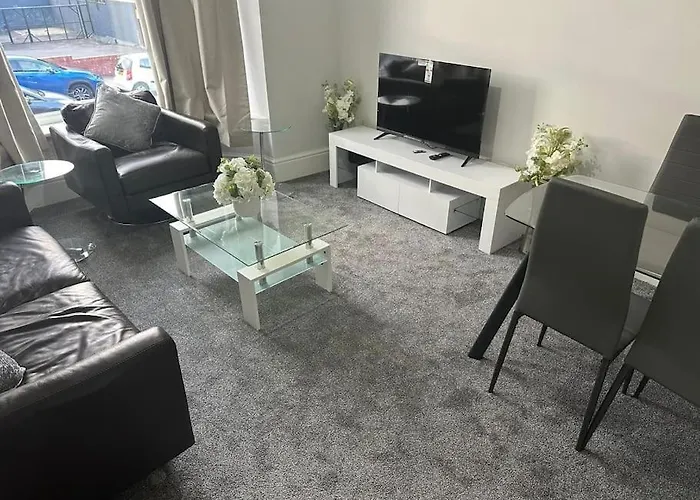 Large 5 Bedrooms In Sheffield, Near City Centre & Parks