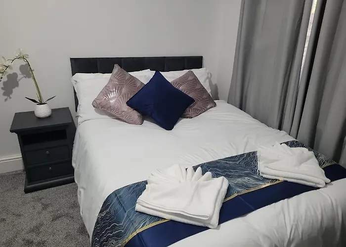 Large 5 Bedrooms In Sheffield, Near City Centre & Parks