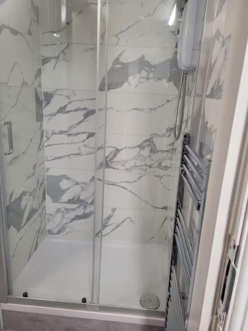Large 5 Bedrooms In Sheffield, Near Centre & Parks