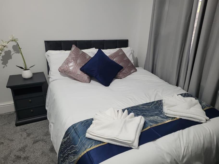 Large 5 Bedrooms In Sheffield, Near Centre & Parks Apartment Nether Edge